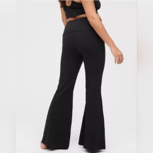 NWOT AERIE OFFLINE FLARE PANTS. XXL BLACK - Picture 2 of 4